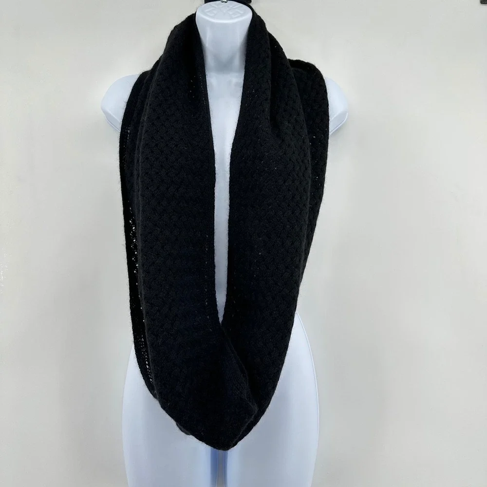 Isaac Mizrahi Live! Infinity Scarf Womens Black Cashmere Luxury Classic Soft